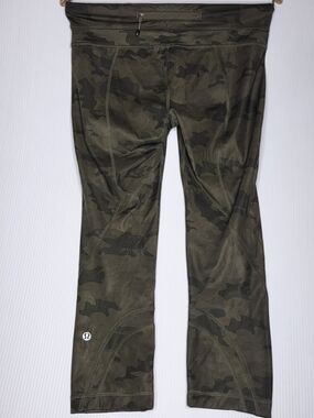 lululemon athletica Camo Cropped Leggings - Olive Green